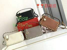 Picture of Valentino Handbags _SKUfw153978253fw